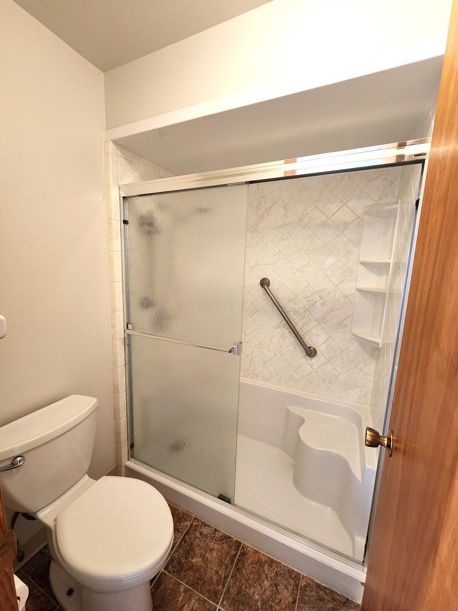 6258 Peach Tree Road Columbus, OH 43213 - Photo 16 of 32 Master Bath