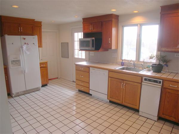 84 Ardmore Road Framingham, MA 01702 - Photo 11 of 28 Gallery Image 11