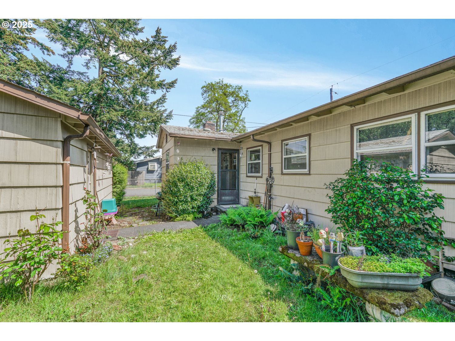 9837 Southeast Reedway Street Portland, OR 97266 - Photo 14 of 15 Gallery Image 14