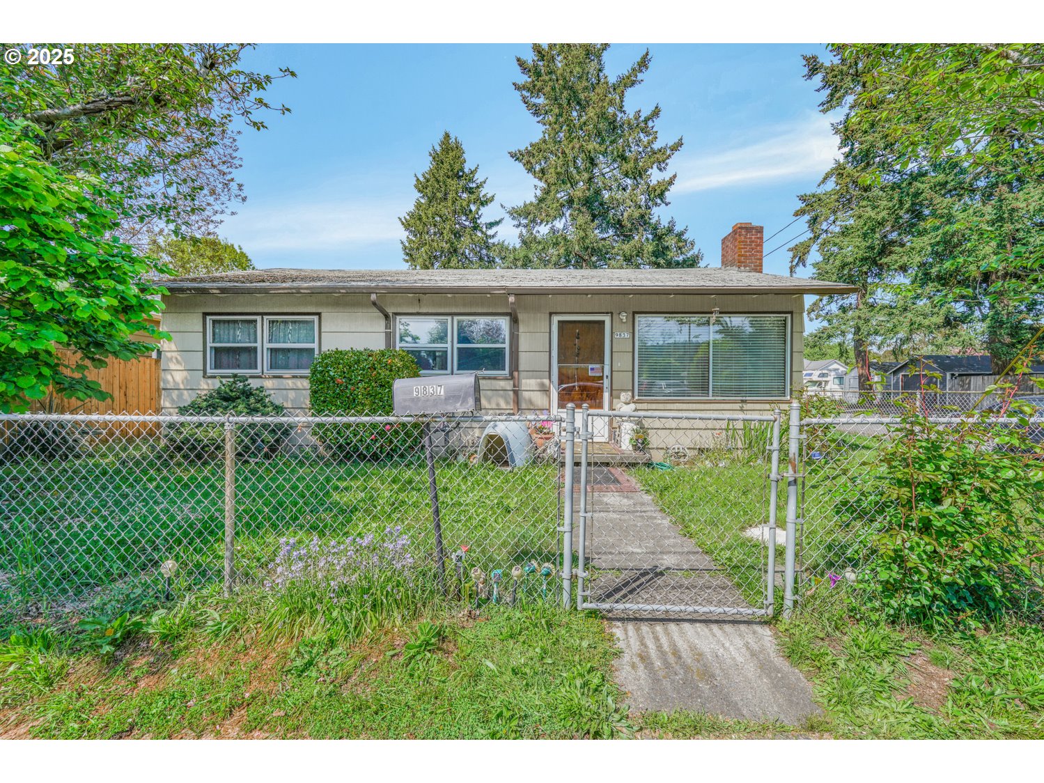 9837 Southeast Reedway Street Portland, OR 97266 - Photo 2 of 15 Gallery Image 2