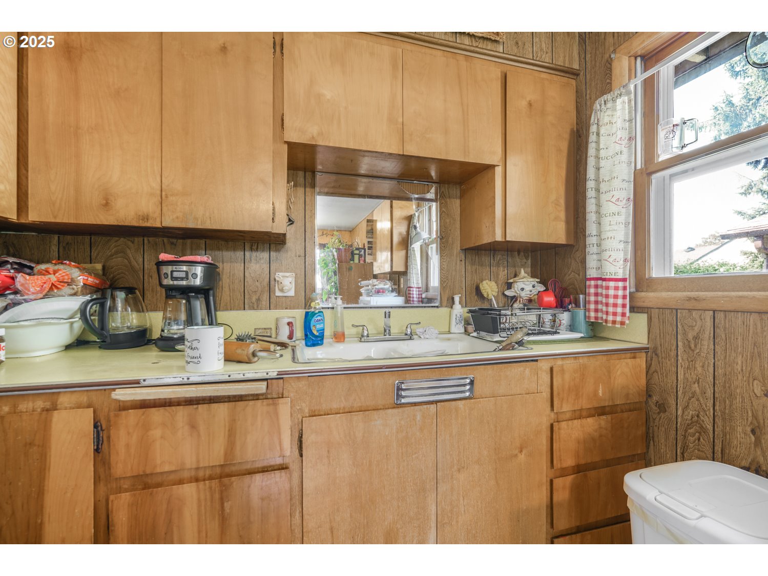 9837 Southeast Reedway Street Portland, OR 97266 - Photo 9 of 15 Gallery Image 9