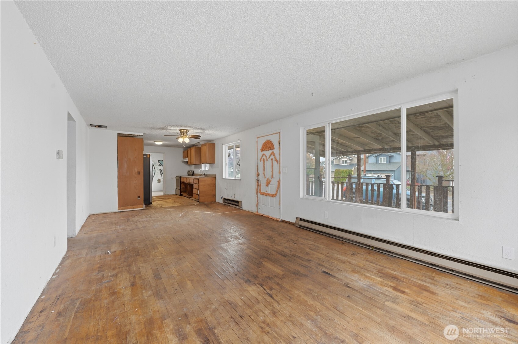 11630 Center Road Everett, WA 98204 - Photo 4 of 17