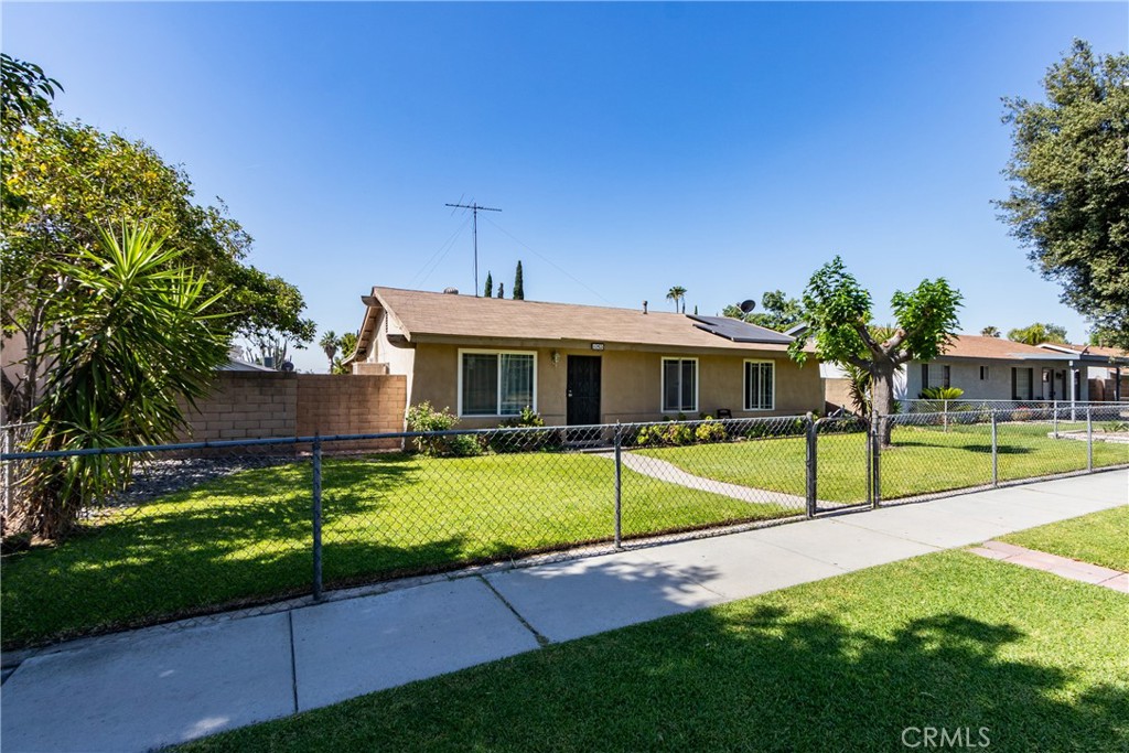 485 East Randall Avenue Rialto, CA 92376 - Photo 4 of 37