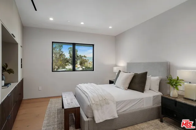 $8,250 | 2354 Riverside Drive, Los Angeles, CA 90039