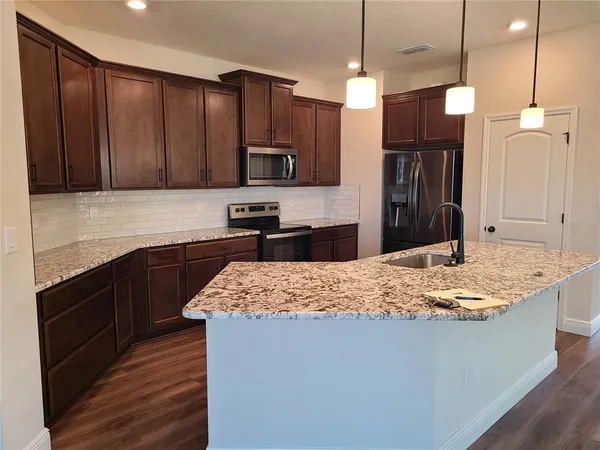 $2,950 | 5736 143rd Court East, Bradenton, FL 34211