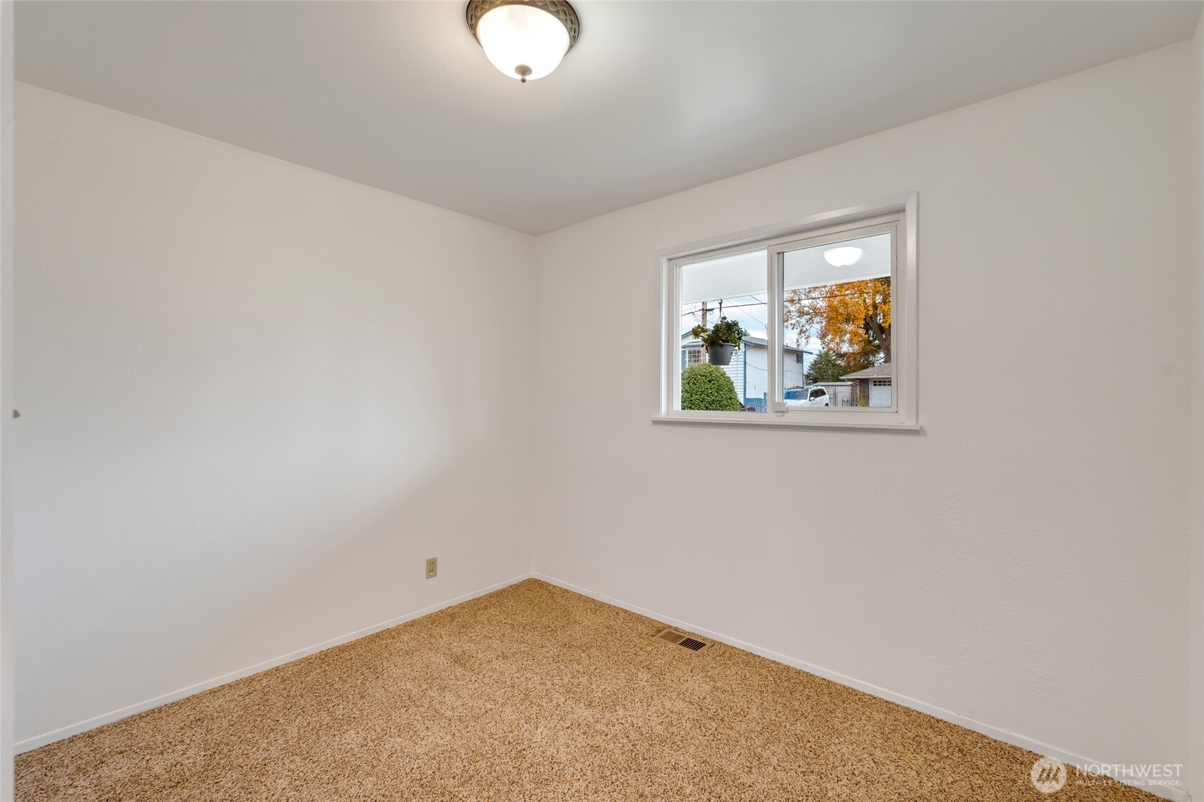 12649 Southeast 169th Place Renton, WA 98058 - Photo 25 of 38 an empty room with windows