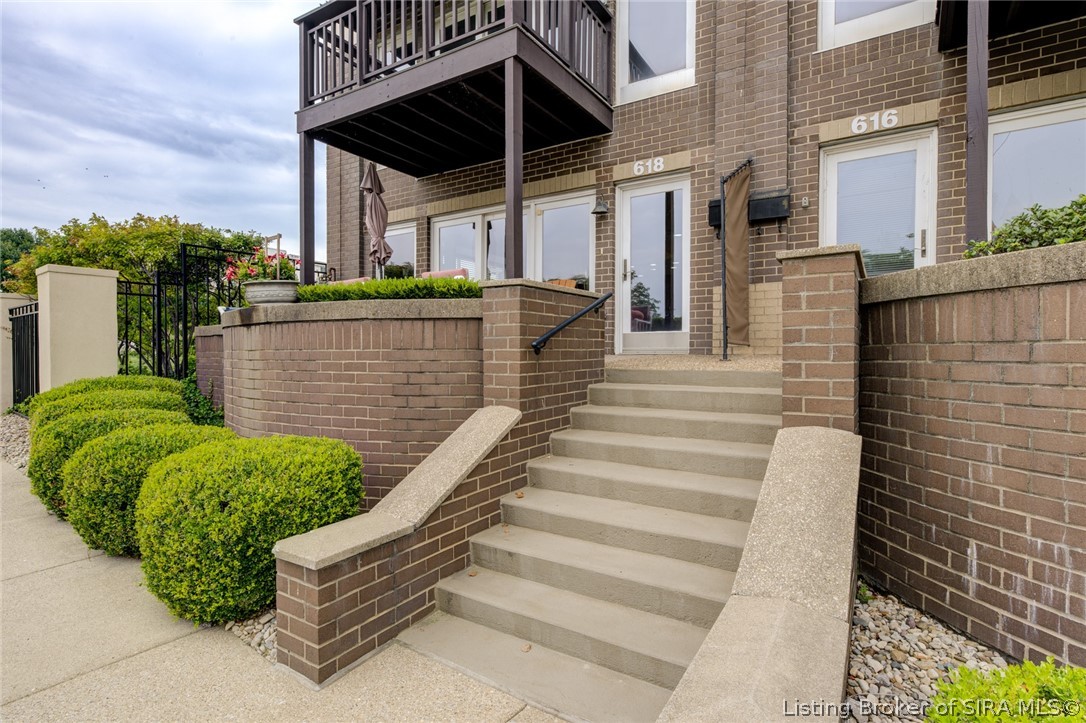 618 West Riverside Drive Jeffersonville, IN 47130 - Photo 1 of 51 618 W Riverside Dr