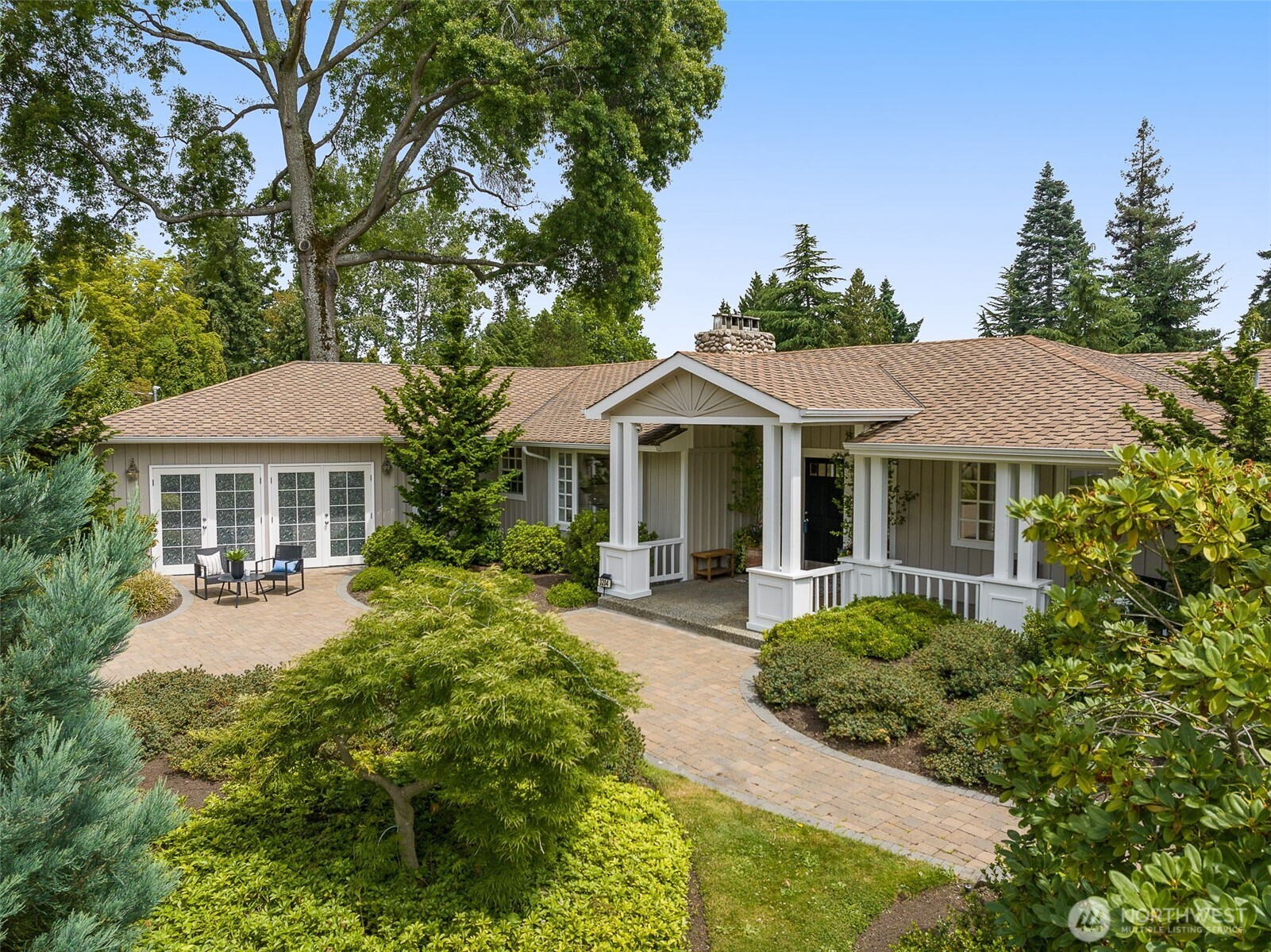 3204 Evergreen Point Road Medina, WA 98039 - Photo 2 of 39 a front view of a house with yard patio and green space