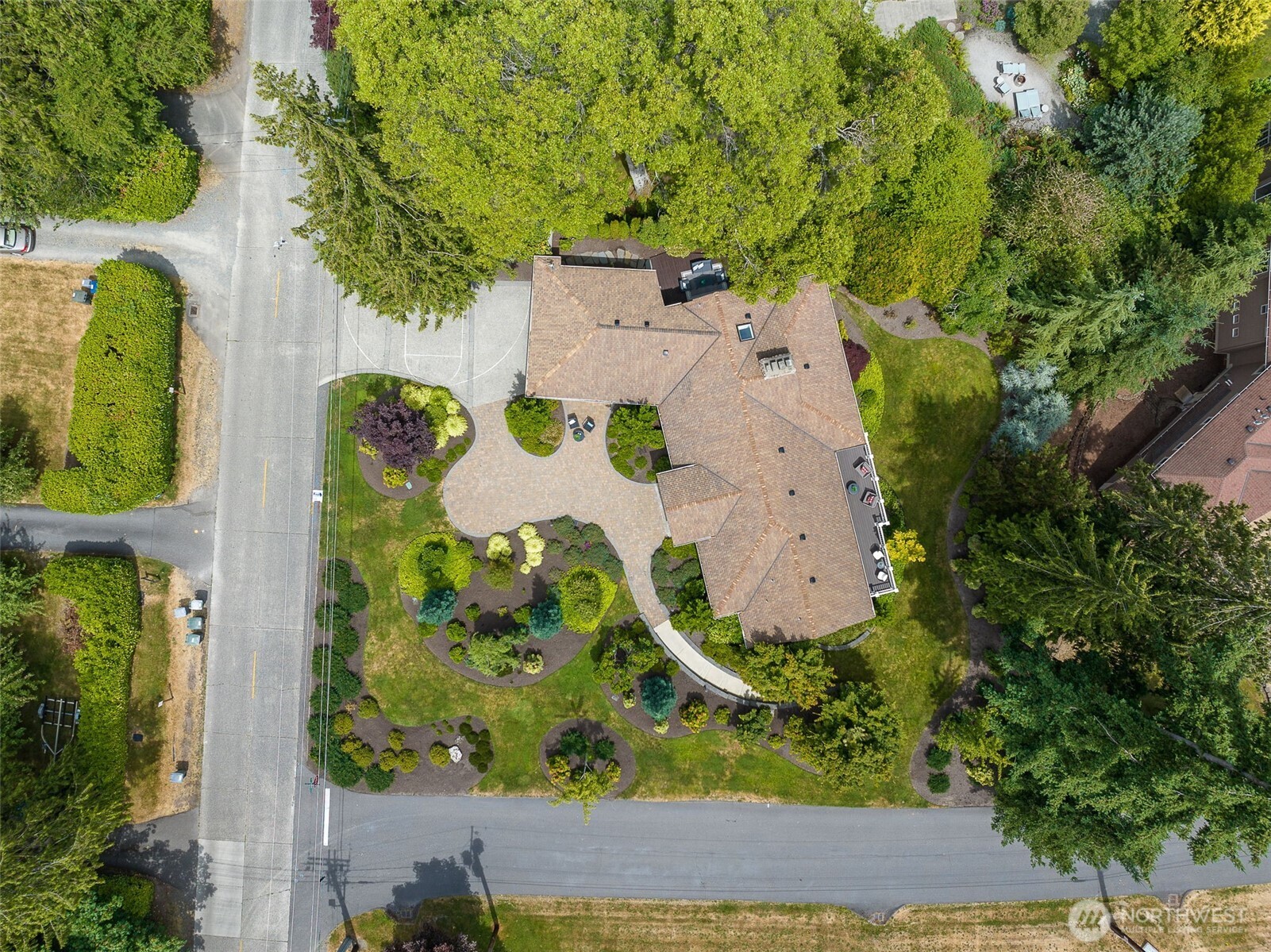 3204 Evergreen Point Road Medina, WA 98039 - Photo 33 of 39 an aerial view of residential house with outdoor space