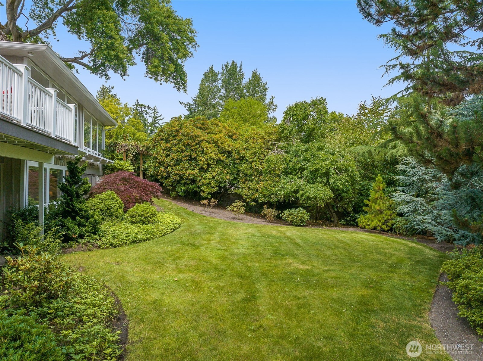 3204 Evergreen Point Road Medina, WA 98039 - Photo 35 of 39 a view of a big yard with plants and a large tree
