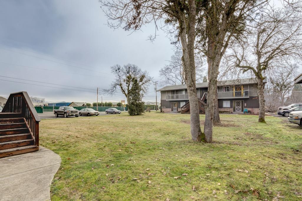 124 Oak Grove Road Medford, OR 97501 - Photo 2 of 16 Additional Photo