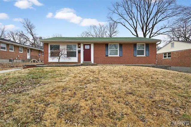 $170,000 | 260 St Edward Lane, Florissant, MO 63033