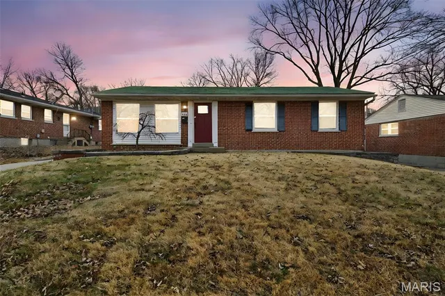 $170,000 | 260 St Edward Lane, Florissant, MO 63033