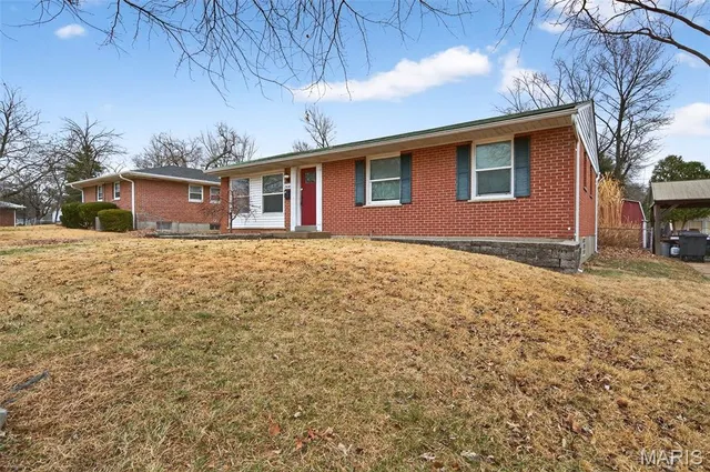 $170,000 | 260 St Edward Lane, Florissant, MO 63033