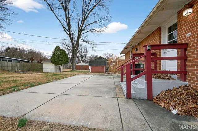 $170,000 | 260 St Edward Lane, Florissant, MO 63033