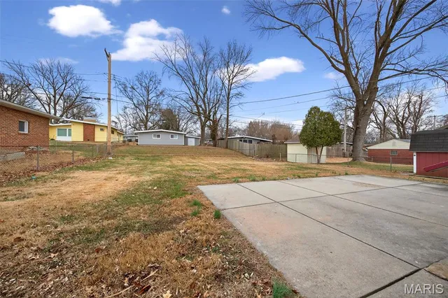 $170,000 | 260 St Edward Lane, Florissant, MO 63033