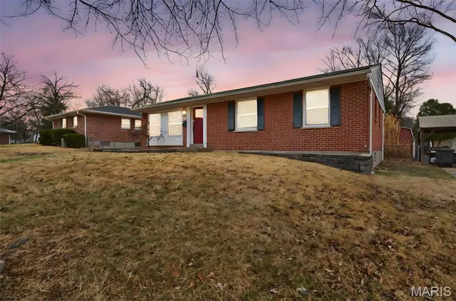 $170,000 | 260 St Edward Lane, Florissant, MO 63033