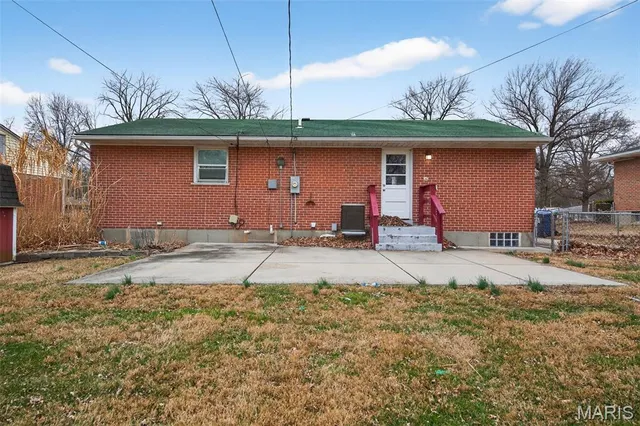 $170,000 | 260 St Edward Lane, Florissant, MO 63033