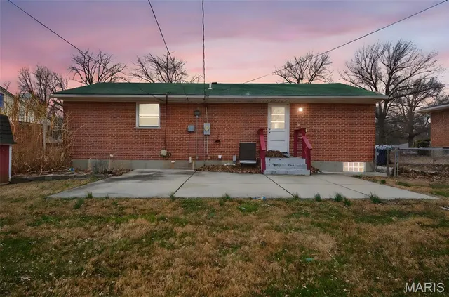 $170,000 | 260 St Edward Lane, Florissant, MO 63033