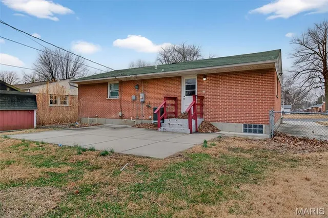 $170,000 | 260 St Edward Lane, Florissant, MO 63033