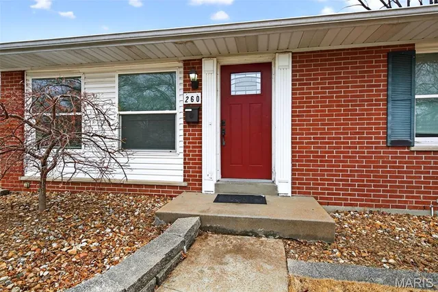 $170,000 | 260 St Edward Lane, Florissant, MO 63033