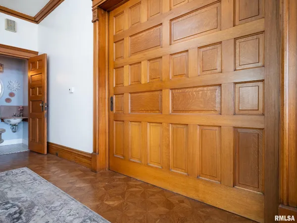 $359,900 | 725 Park Avenue, Pekin, IL 61554