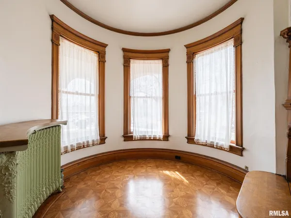 $359,900 | 725 Park Avenue, Pekin, IL 61554