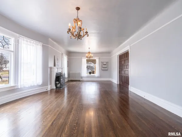 $359,900 | 725 Park Avenue, Pekin, IL 61554
