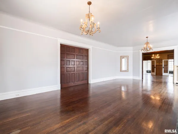 $359,900 | 725 Park Avenue, Pekin, IL 61554