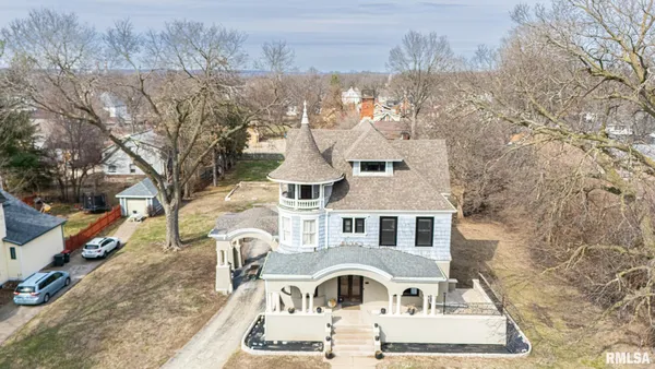 $359,900 | 725 Park Avenue, Pekin, IL 61554