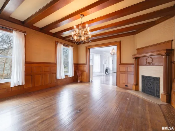 $359,900 | 725 Park Avenue, Pekin, IL 61554