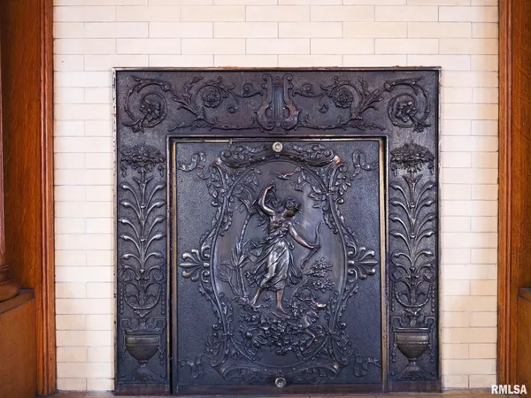 $359,900 | 725 Park Avenue, Pekin, IL 61554