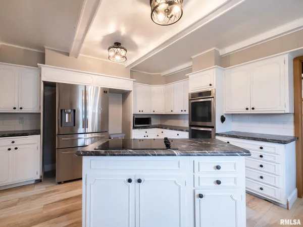 $359,900 | 725 Park Avenue, Pekin, IL 61554