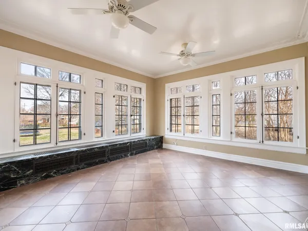 $359,900 | 725 Park Avenue, Pekin, IL 61554