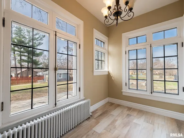 $359,900 | 725 Park Avenue, Pekin, IL 61554