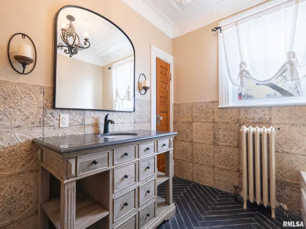 $359,900 | 725 Park Avenue, Pekin, IL 61554