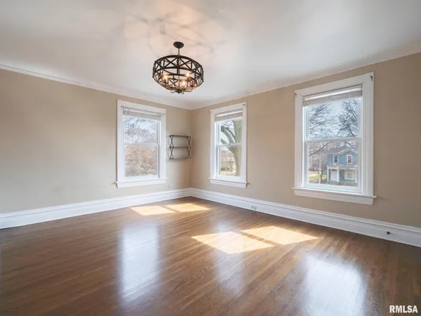 $359,900 | 725 Park Avenue, Pekin, IL 61554