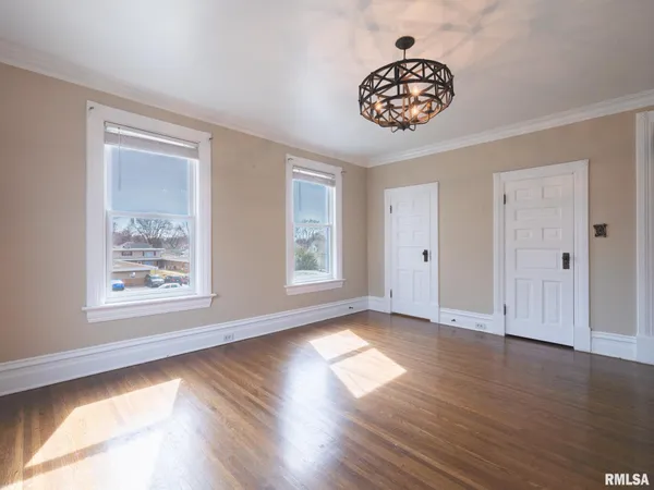 $359,900 | 725 Park Avenue, Pekin, IL 61554