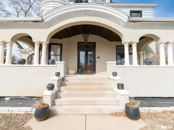 $359,900 | 725 Park Avenue, Pekin, IL 61554