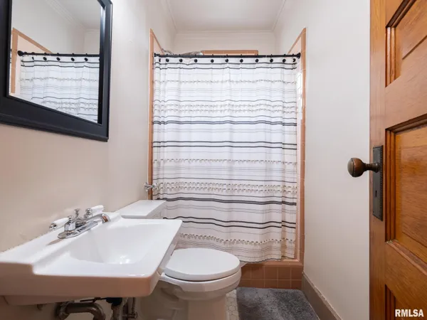 $359,900 | 725 Park Avenue, Pekin, IL 61554