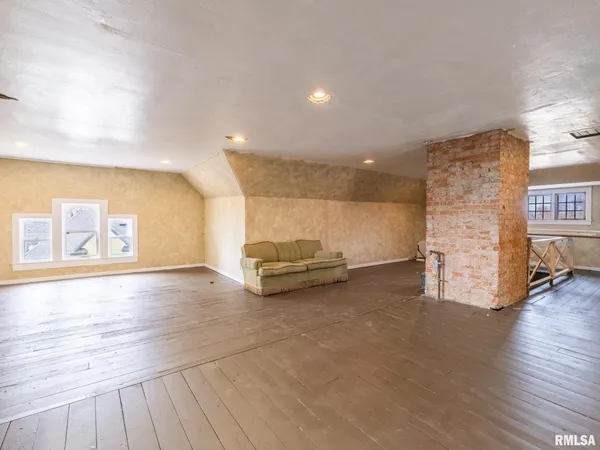 $359,900 | 725 Park Avenue, Pekin, IL 61554