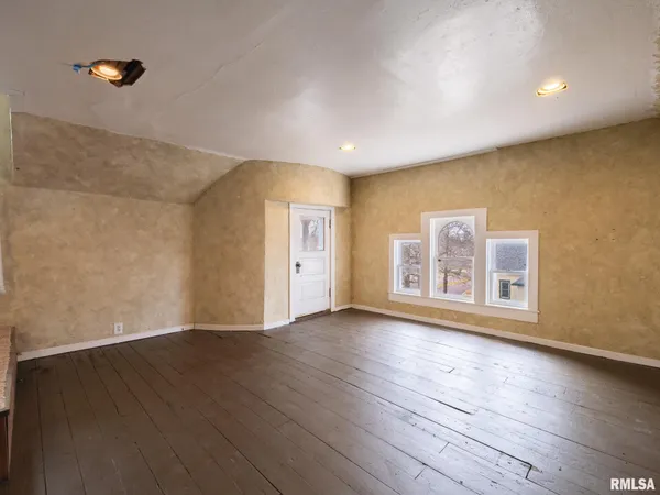 $359,900 | 725 Park Avenue, Pekin, IL 61554