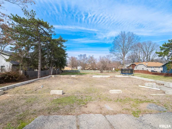 $359,900 | 725 Park Avenue, Pekin, IL 61554