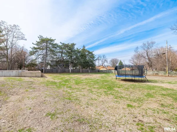 $359,900 | 725 Park Avenue, Pekin, IL 61554