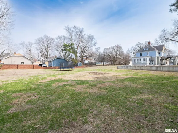 $359,900 | 725 Park Avenue, Pekin, IL 61554