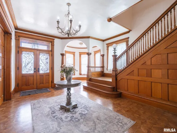 $359,900 | 725 Park Avenue, Pekin, IL 61554