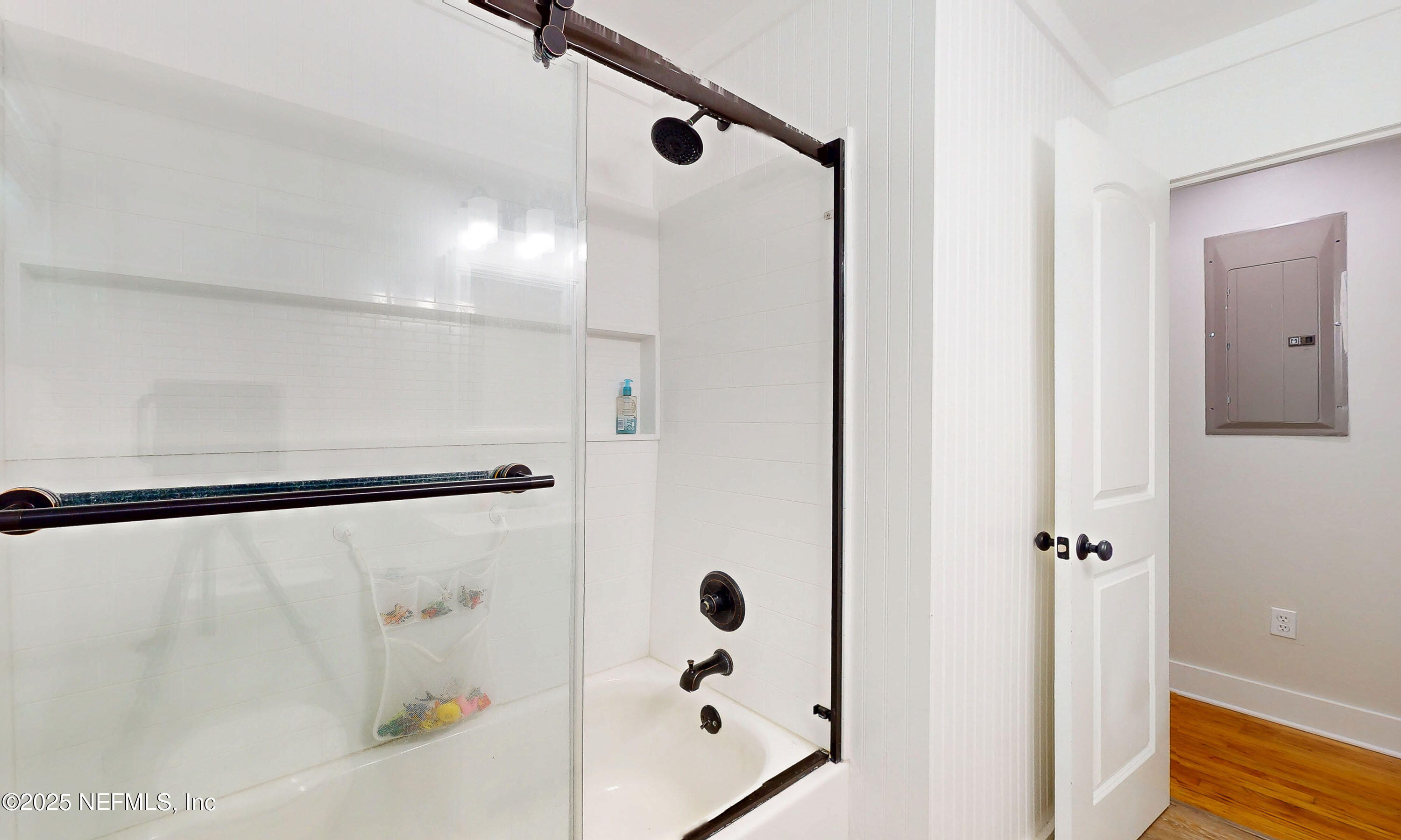 90 Forest Street Keystone Heights, FL 32656 - Photo 20 of 42 a bathroom with a bathtub and shower