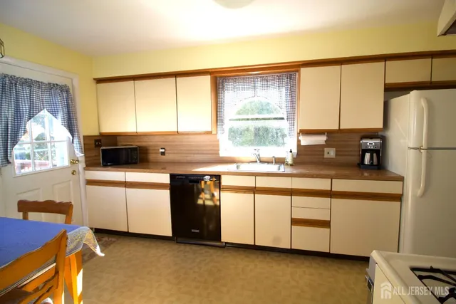 $469,900 | 310 Sanford Avenue, Dunellen, NJ 08812