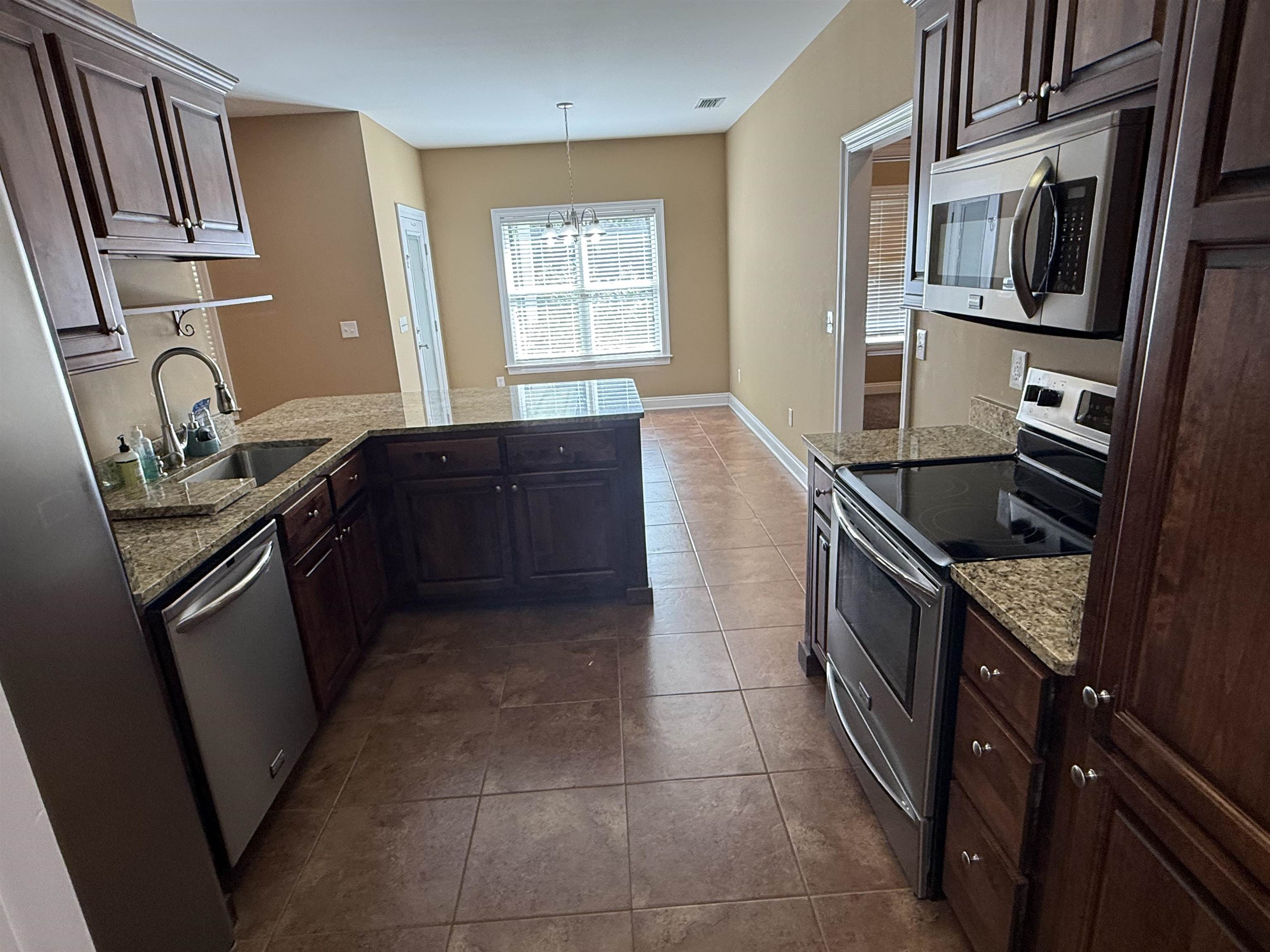 8615 Gale Rowe Lane Fairhope, AL 36532 - Photo 4 of 24 Kitchen