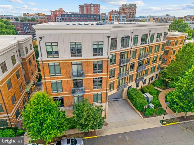 $436,000 | 915 North Patrick Street, Unit 206, Alexandria, VA 22314